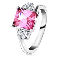 Błyszczący pierścionek w srebrnym odcieniu, prostokątna cyrkonia różowego koloru - Rozmiar : 57