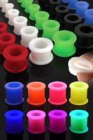 Kolorowy silikonowy tunel do ucha o podwyższonych krawędziach - Szerokość: 12 mm, Kolor kolczyka: Czarny
