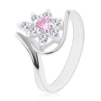 Lśniący pierścionek w srebrnym odcieniu, zagięte ramiona, różowo-przezroczysty kwiatek - Rozmiar : 56