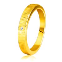 Pierścionek z brylantem z żółtego 14K złota - drobne ozdobne nacięcia, bezbarwny diament, 1,5 mm - Rozmiar : 52