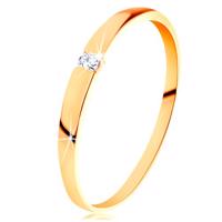 Złoty pierścionek 585 - błyszczący diament bezbarwnego koloru, gładkie wypukłe ramiona - Rozmiar : 53