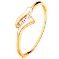 Złoty pierścionek 585 - dwie białe fale, pas przezroczystych cyrkonii, lśniące ramiona - Rozmiar : 52
